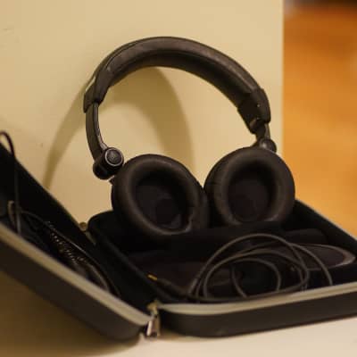Ultrasone Signature Studio Over Ear Headphones image 4