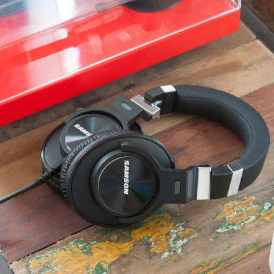Samson Z-55 Studio Headphones, Closed-Back w/Lambskin Pads+AKG Headphones image 12
