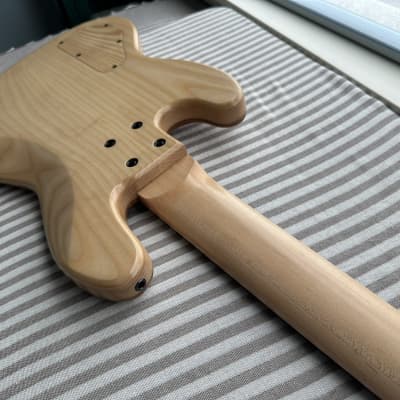 MG Bass MGBASS JB1 SPALTED MAPLE 5-string bass, Made in USA, SPALTED MAPLE top, ASH body, 3-piece MAPLE neck, EBONY fretboard, BARTOLINI pickups and preamp, Italia Leather Straps 4” wide Acorn Amber strap, GATOR hardshell case image 18