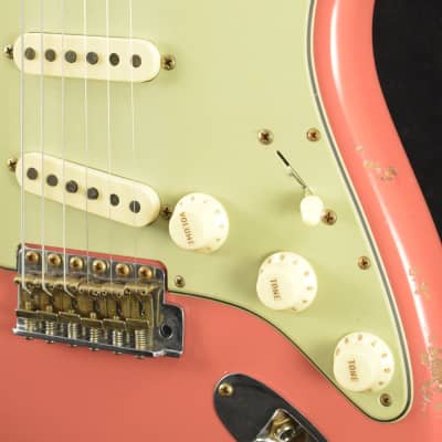 Mint Fender Limited Edition '60 Stratocaster Relic - Faded Aged Tahitian Coral 3A Rosewood Fingerboard image 3