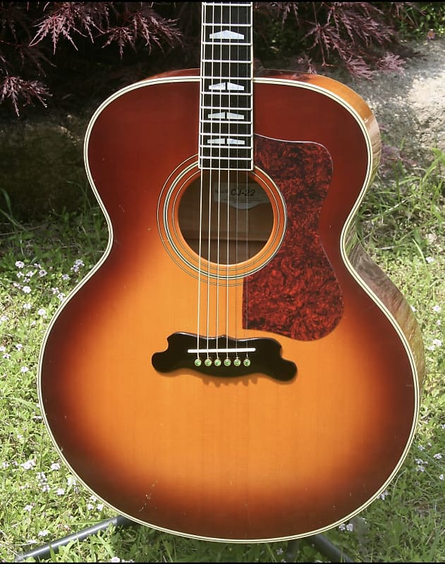 YAMAHA CJ-22 Jumbo Acoustic Guitar