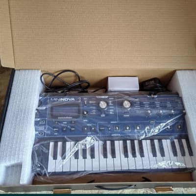 Novation MiniNova 37-Key 18-Voice Synthesizer 2012 - Present - Blue