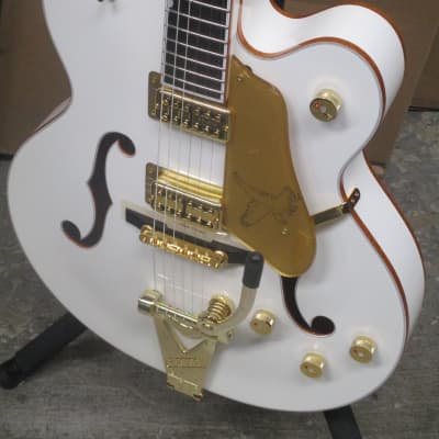 Gretsch G6136T-WHT Players Edition Falcon with String-Thru Bigsby 2016 - 2020 - White image 4