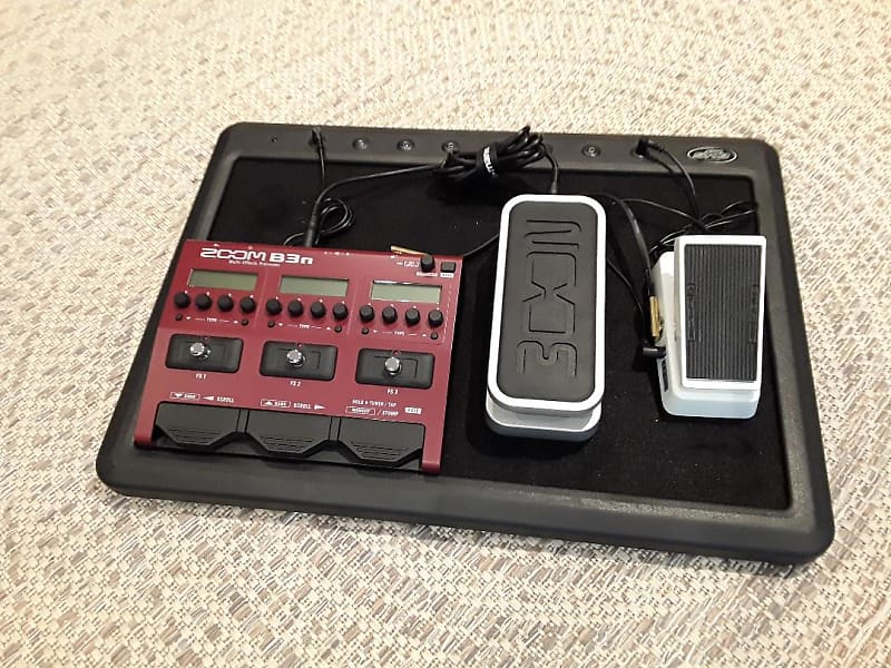 Bass pedals : Zoom B3n + Zoom Expression + Dunlop Mini Wah + SKB Pedalboard  & Case