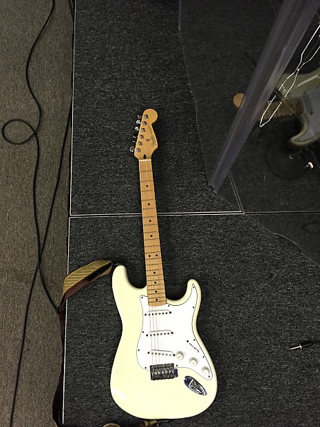 Off white shop fender stratocaster