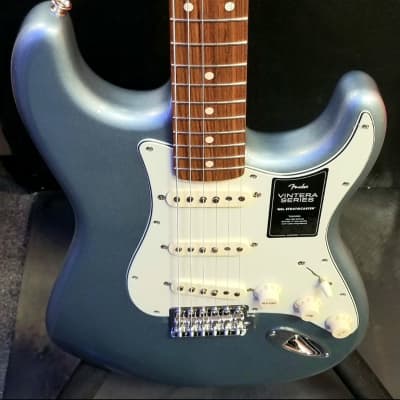Fender Vintera '60s Stratocaster with Pau Ferro Fretboard Ice Blue Metallic - FREE Set up image 4