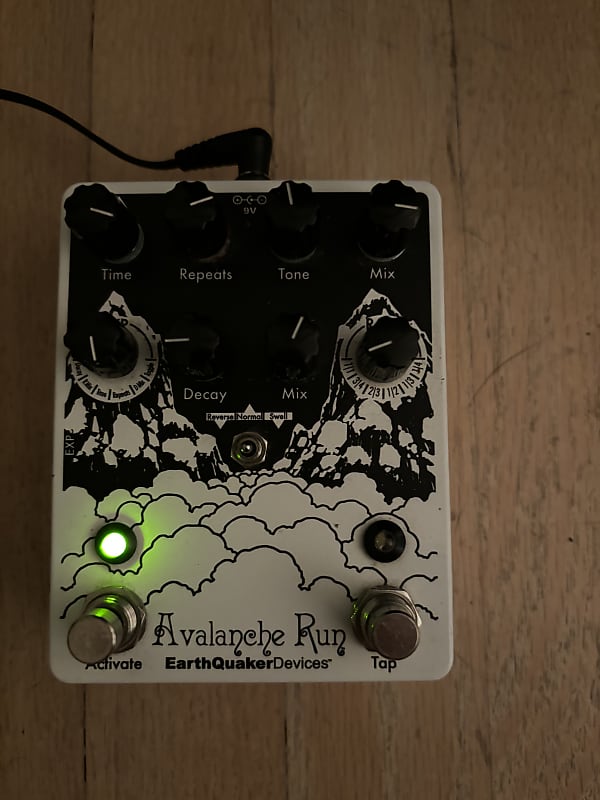 EarthQuaker Devices Avalanche Run Stereo Reverb & Delay with Tap Tempo V2