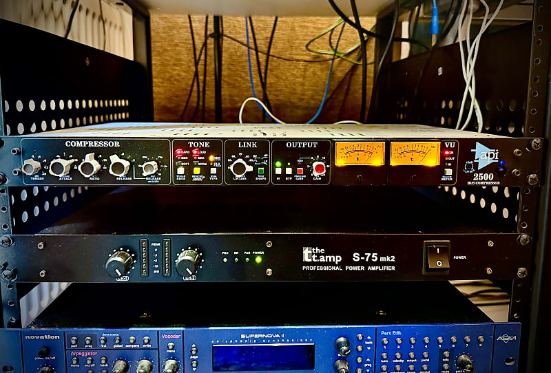 API 2500 Stereo Bus Compressor 2000 - 2019 - Black image 1