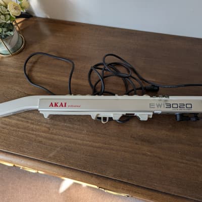 Akai EWI 3000 wind controller and 3020m module in flight case