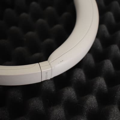 Sony WH-1000XM4 Wireless Active Noise Canceling Over-Ear Headphones - Silver image 7
