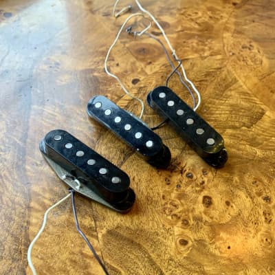 NJS Classic Pickups Black Bottom 60 vs Fender USA Custom