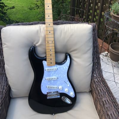 Fender Stratocaster 2022 - Black Partcaster image 1