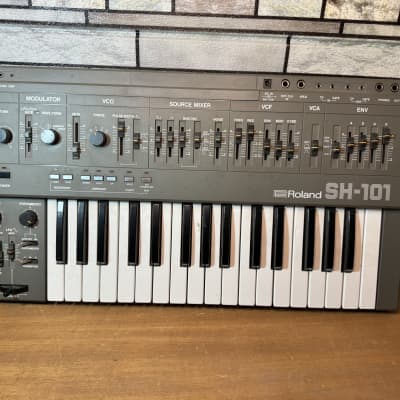 Roland SH-101 32-Key Monophonic Synthesizer 1982 - 1986 - Gray