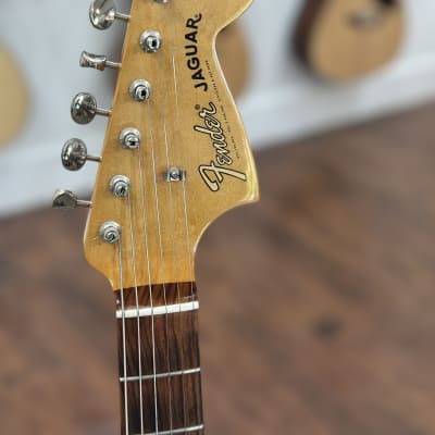 Fender Classic Player Jaguar Special with Pau Ferro Fretboard 2018 - 2019 - 3-Color Sunburst image 12