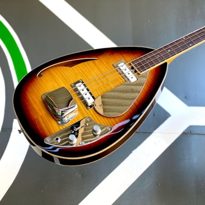 Vox Wyman Bass （Teardrop型・イタリア製）ビンテージ　中古 Vox Wyman Teardrop Bass 1968 Sunburst Finish Bass For Sale