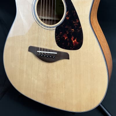 Yamaha FGX800C Solid Top Cutaway Acoustic-Electric Guitar Gloss Natural Finish image 4