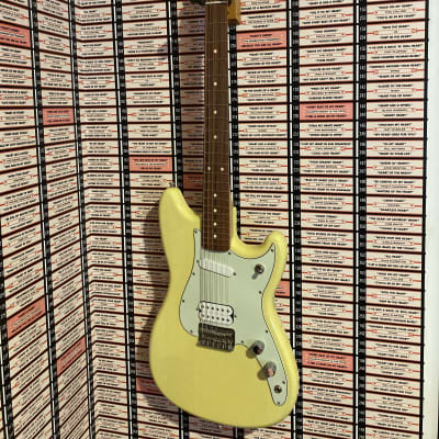 Fender Duo-Sonic Special Edition Yellow image 1