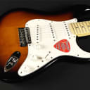 Fender American Special Stratocaster - Maple Fingerboard - 2-Color Sunburst (931)