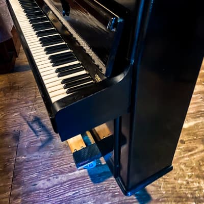 Acoustic upright piano Knight 44'' image 2