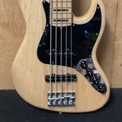 最終値　Fender American Deluxe Jazz Bass V Fender Made in Japan Deluxe Jazz Bass V Kazuki Arai Edition