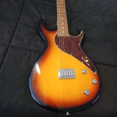 Line 6 Variax 500 Sunburst | Reverb