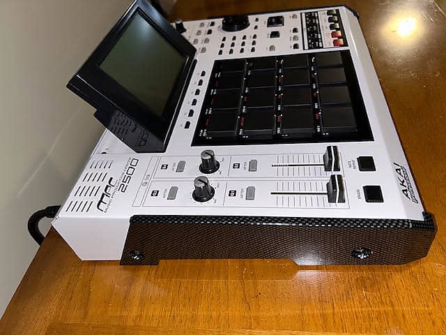 Akai MPC 2500 Special Edition