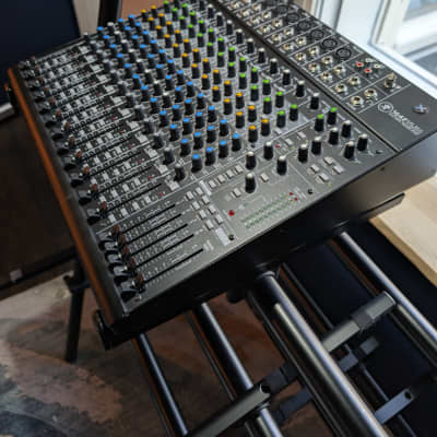 Mackie 1642VLZ4 16-Channel Mic / Line Mixer image 2