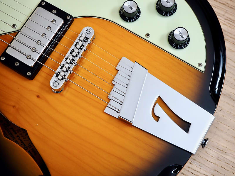 Italia Mondial Deluxe Sunburst Electric Guitar Semi Hollow w Italia Mondial Deluxe Sunburst Electric Guitar Semi Hollow w
