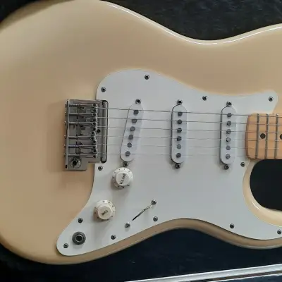 Fender Standard Stratocaster (1983 - 1984) | Reverb Canada