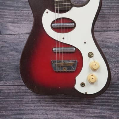 Silvertone 1457 Guitar with Amp in Case Electric Guitar (Las Vegas,NV) (TOP PICK) for sale