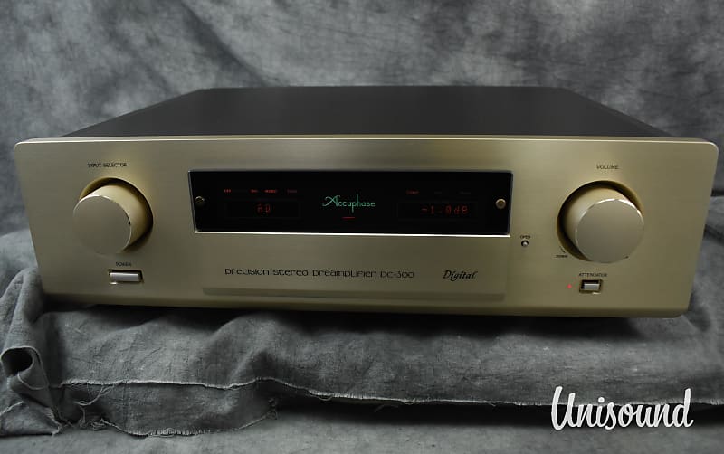 Accuphase DC-300 Digital precision stereo preamplifier w/ AI-U1 Analog  Inputs