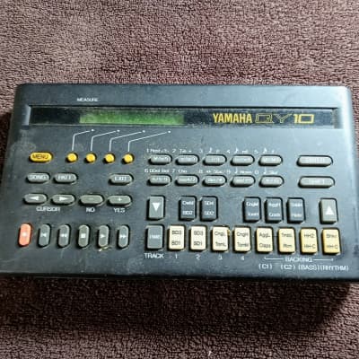 Yamaha QY-10 Sequencer Black