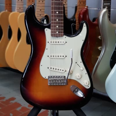 Fender Japan Exclusive Classic 60s Stratocaster 3Tone Sunburst (S/N:MIJ  JD16006289) (07/24)