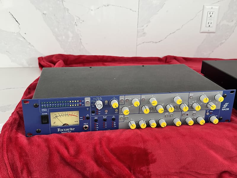 週末セール　focusrite ISA220 チャンネルストリップ 週末セール focusrite ISA220 チャンネルストリップ 週末セール