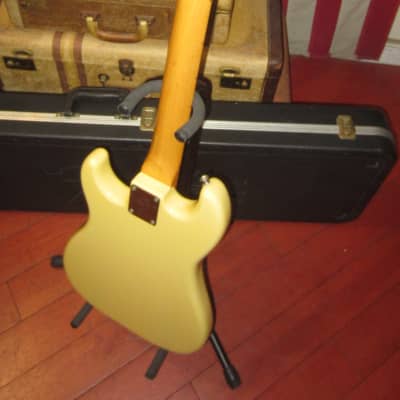 1981 Fender Bullet made in the USA White w Original Hardshell Case image 4