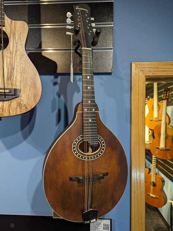 Eastman MD304 Mandolin A-style with Oval Hole and Classic Finish, with gig bag image 1