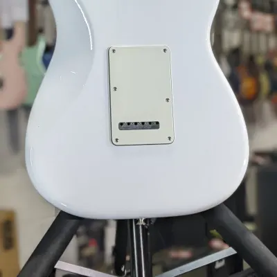 Fender Player Stratocaster Left-handed - Polar White with Maple Fingerboard Authorized Deal! 317 image 9