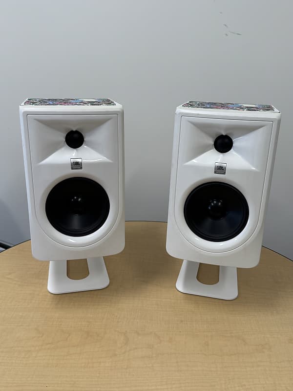 stands speaker