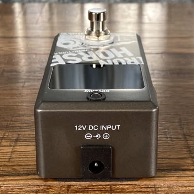 Outlaw Effects Iron Horse Pedalboard Power Supply & Cables + Tuner Guitar Effect Pedal image 5