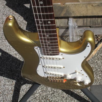 Fender Custom Shop 50th Anniversary 65 Stratocaster in Gold Metallic Relic 2004 image 8