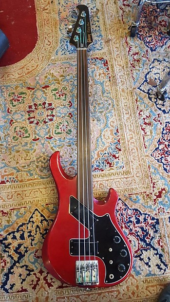 Gibson Victory Fretless Bass