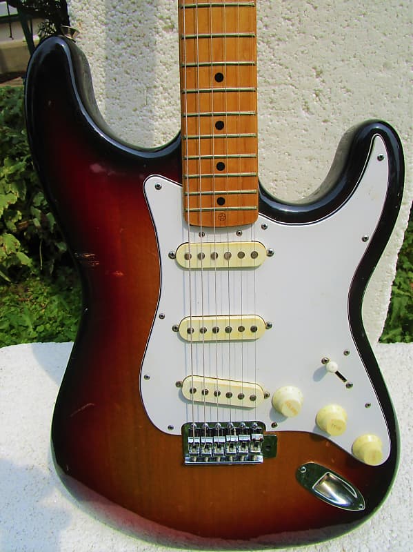 ギター GRECO STRATOCASTER ORIGINAL MATSUMOKU 74 Greco Strat SE 500 Matsumoku 1974 Sunburst Guitar For Sale