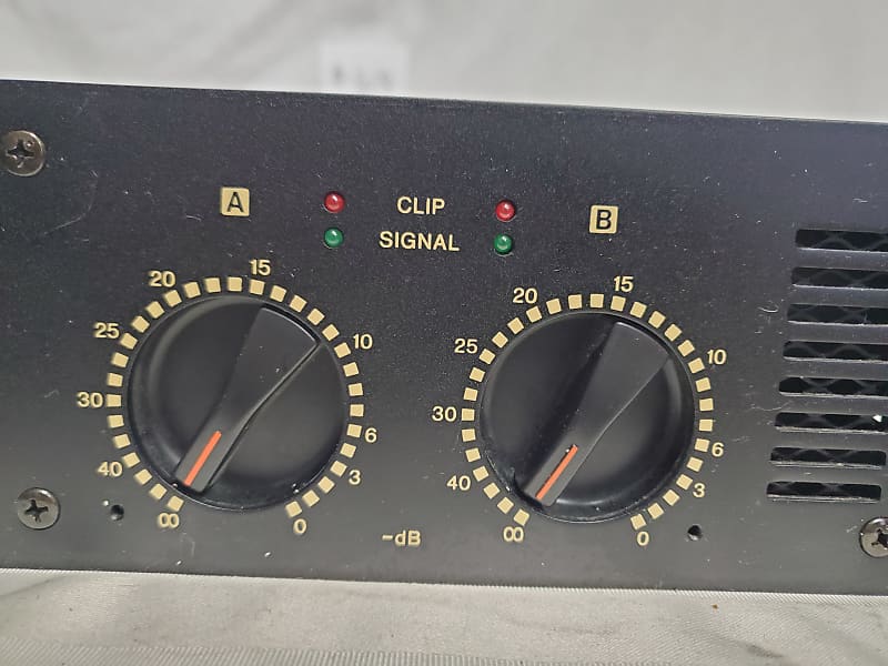 YAMAHA P1600 2 CHANNEL STEREO POWER AMPLIFIER #3031 160 YAMAHA P1600 2 CHANNEL STEREO POWER AMPLIFIER #3031 160