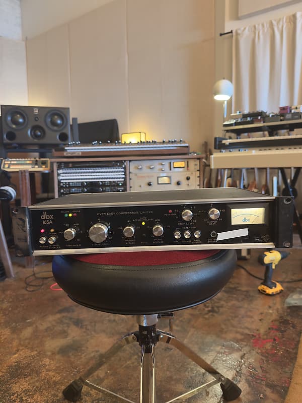 dbx 165A Over Easy Compressor / Limiter | Reverb