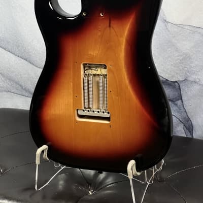 Fender Vintera Loaded 60s Stratocaster Body Sunburst image 3
