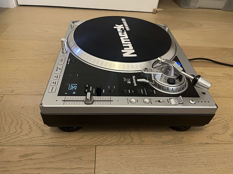 Numark X2 プロフェッショナル ハイブリッド ターンテーブ Numark X2