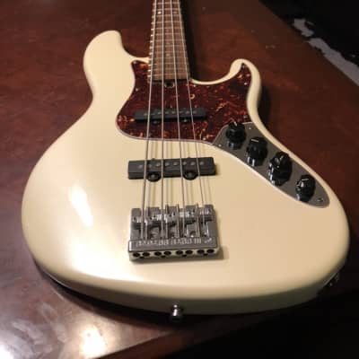 オンライン限定商品】 Deluxe American Fender Jazz Bass ベース - www