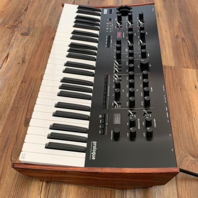 Korg Prologue 8 Polyphonic 49-Key 8-Voice Analog Synthesizer 2018 - Present - Black/Wood (Brand New/Open Box) image 6