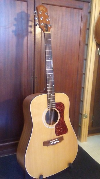 Guild D-4 NT