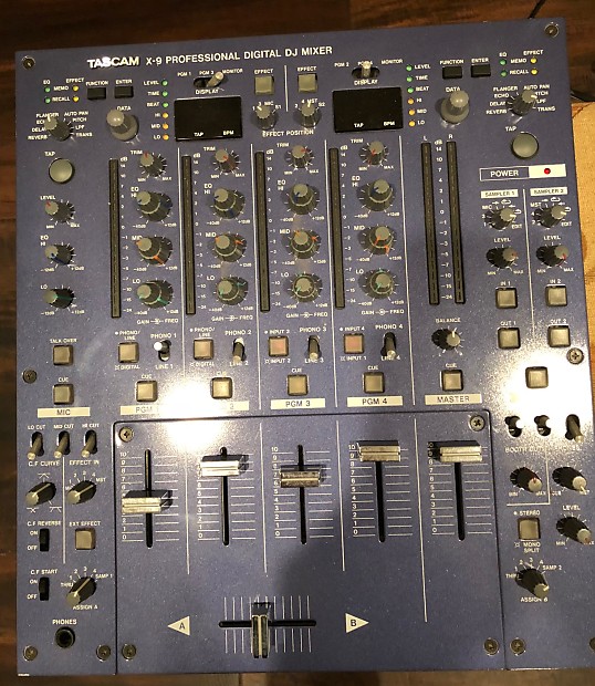 タスカム TASCAM X-9 DJ用多機能ミキサー サンプリング機能有 X-9 | Professional Digital DJ Mixer | TASCAM | International Website